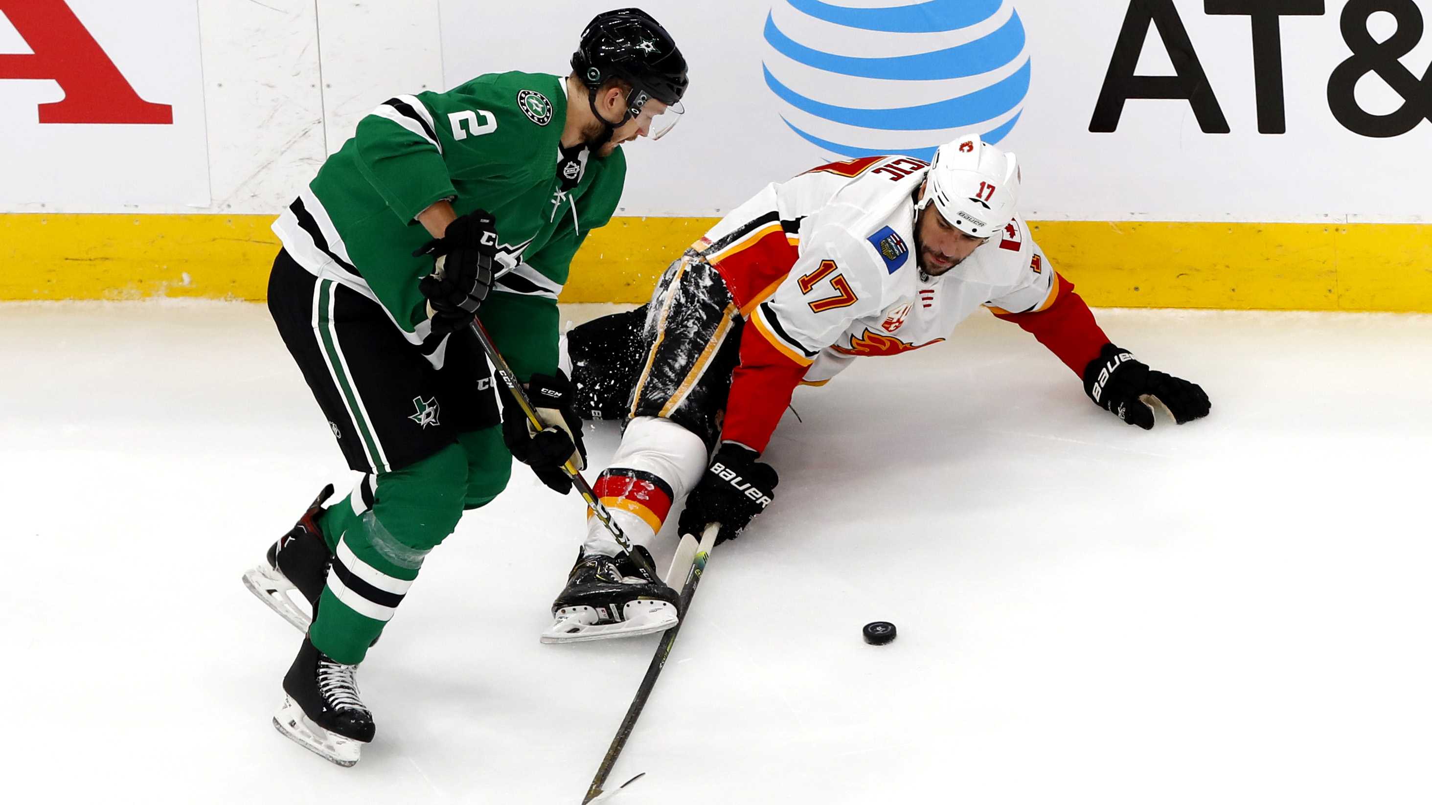 milan-lucic-flames-stars